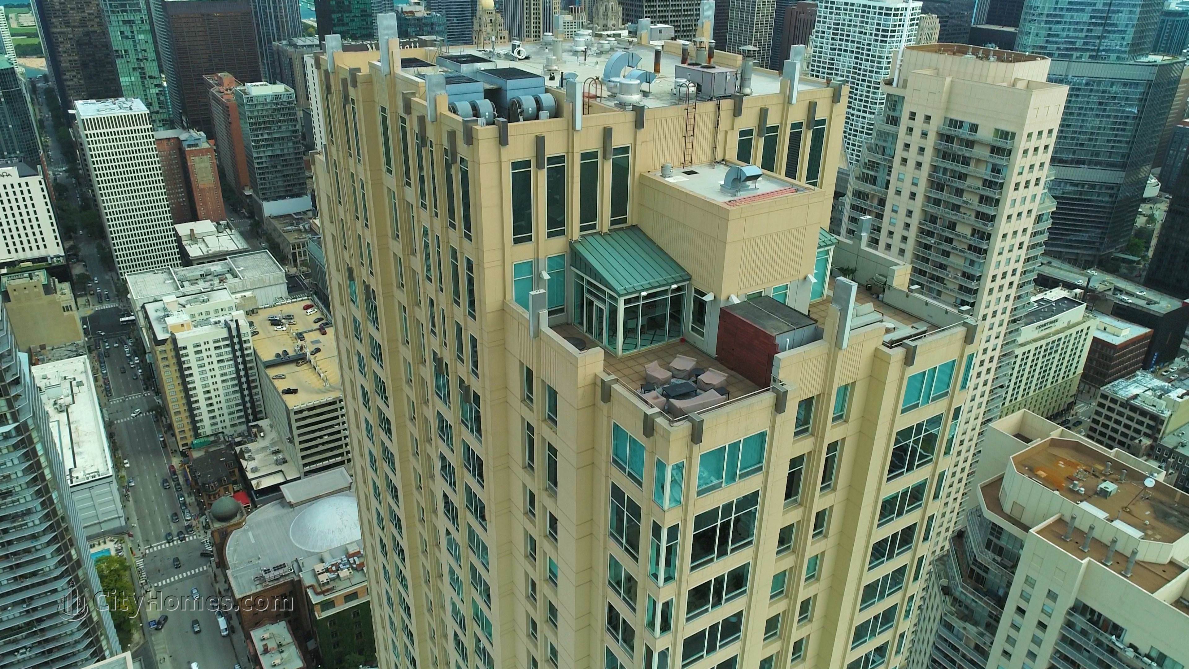 4. Millennium Centre byggnad vid 33 W Ontario St, Central Chicago, Chicago, IL 60610