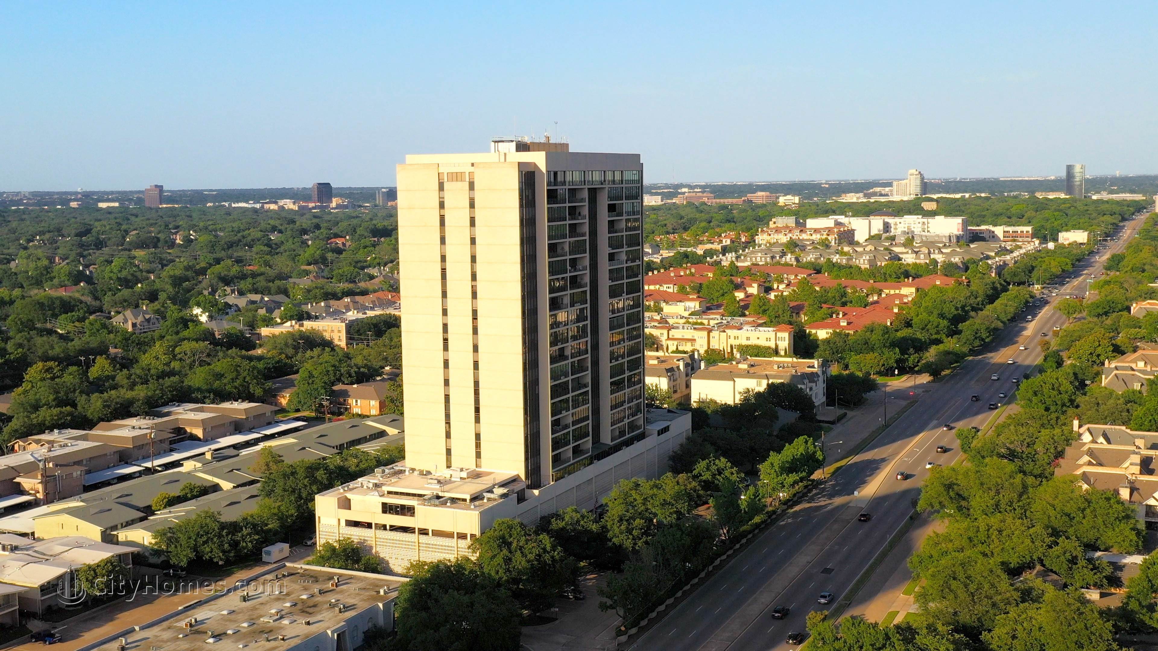 4. Athena Condominiums gebouw op 6335 W Northwest Hwy, Preston Hollow, Dallas, TX 75225