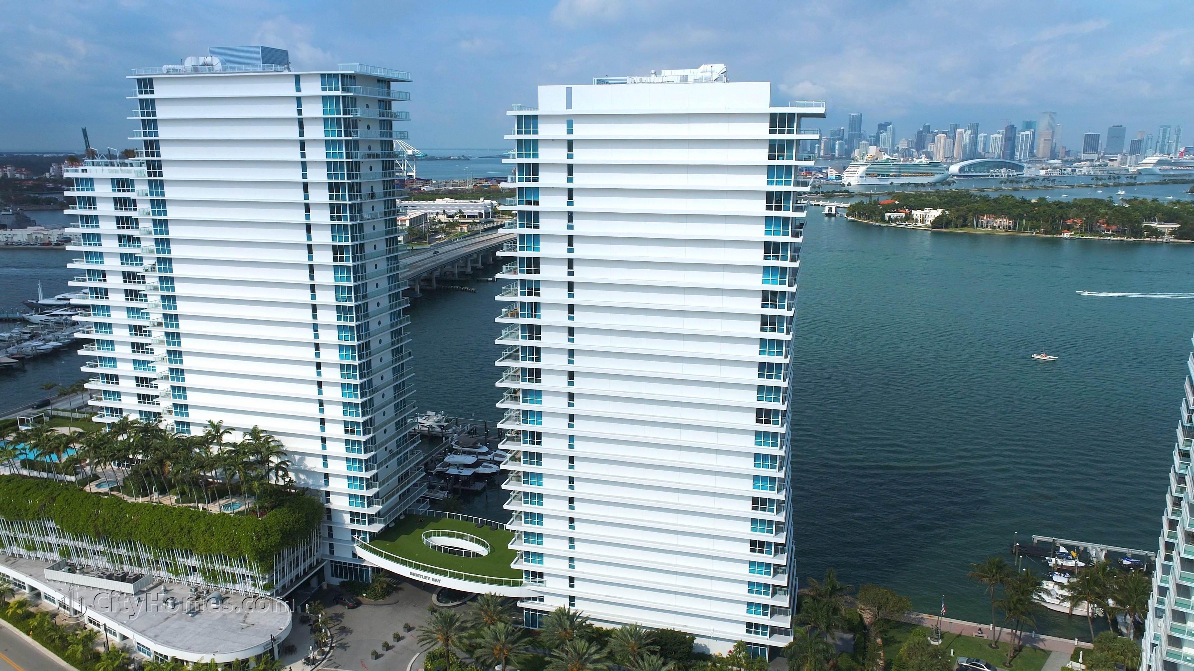 3. BENTLEY BAY SOUTH xây dựng tại 520 West Avenue, West Avenue, Miami Beach, FL 33139