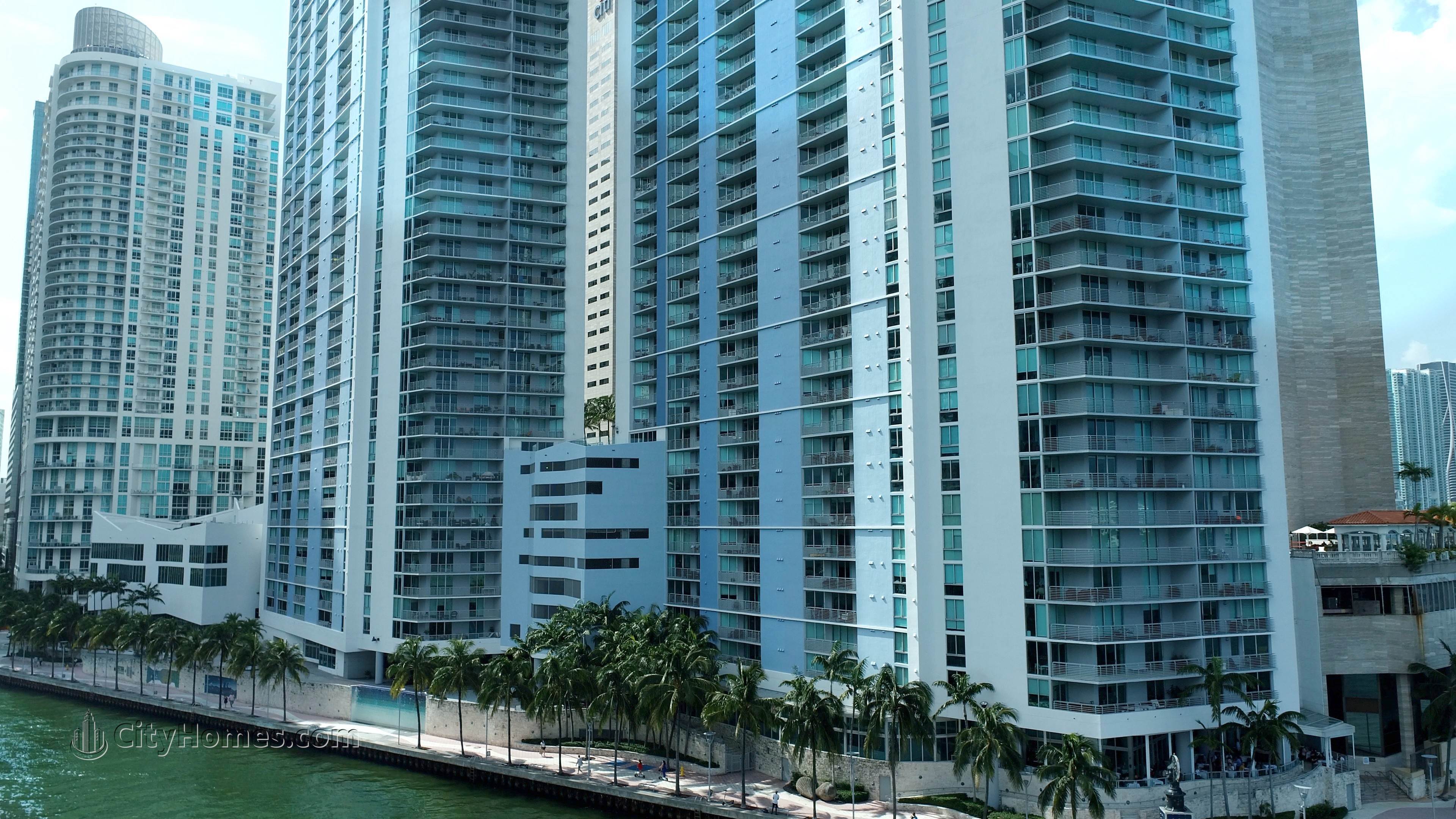 One Miami gebouw op 325 And 335 S Biscayne Blvd, Miami, FL 33131