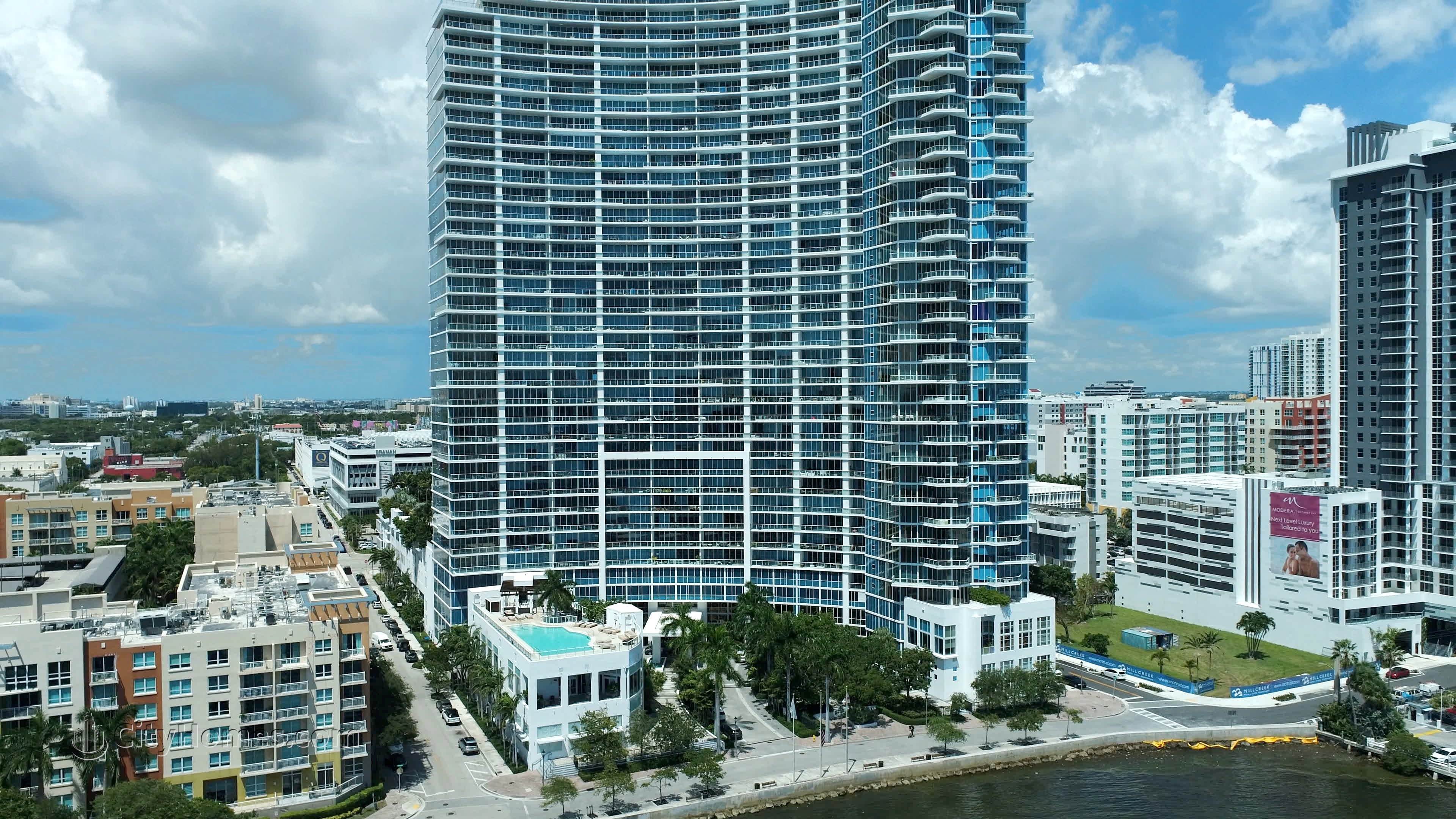 Paramount Bay gebouw op 2020 N Bayshore Drive, Edgewater, Miami, FL 33137