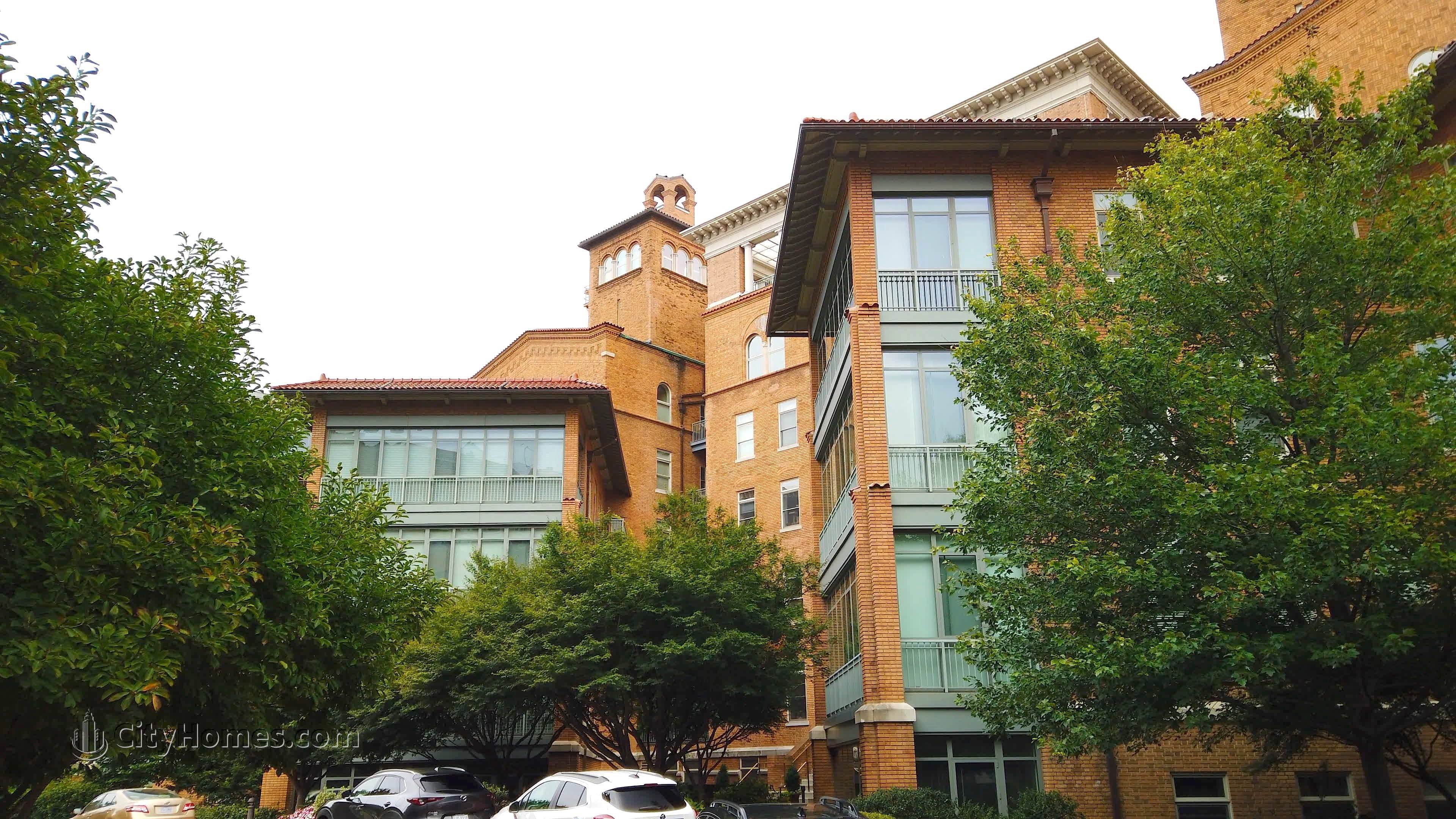 6. Columbia Condos xây dựng tại 2425 L St NW, West End, Washington, DC 20037