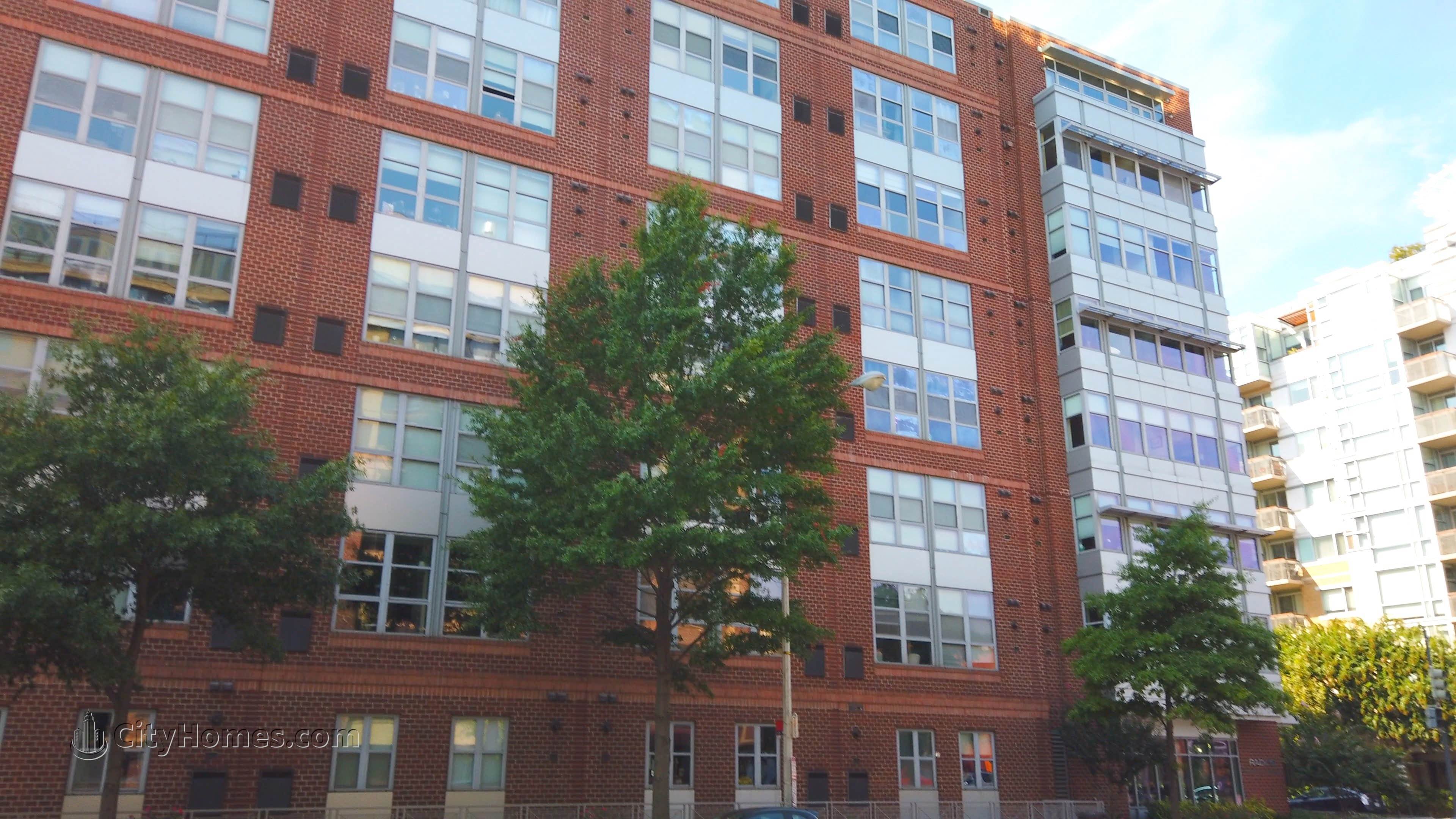 6. Radius Condos byggnad vid 1300 N St NW, Logan Circle, Washington, DC 20005