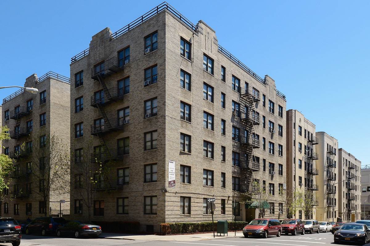 byggnad vid 55 East 190th Street, Fordham Manor, Bronx, NY 10468