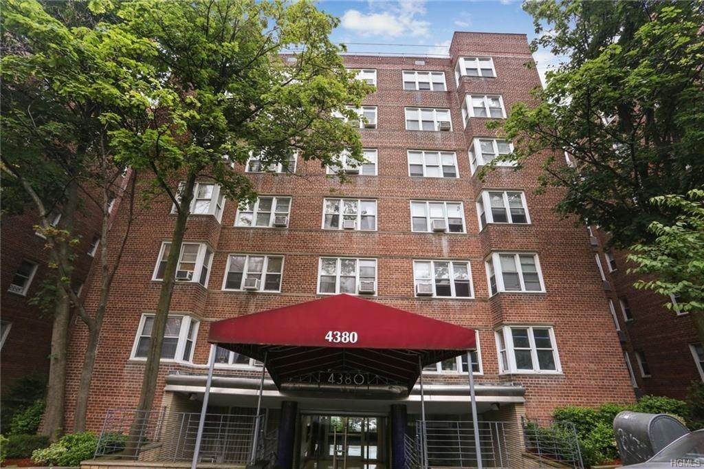 Gebäude bei 4380 Vireo Avenue, Woodlawn Heights, Bronx, NY 10470