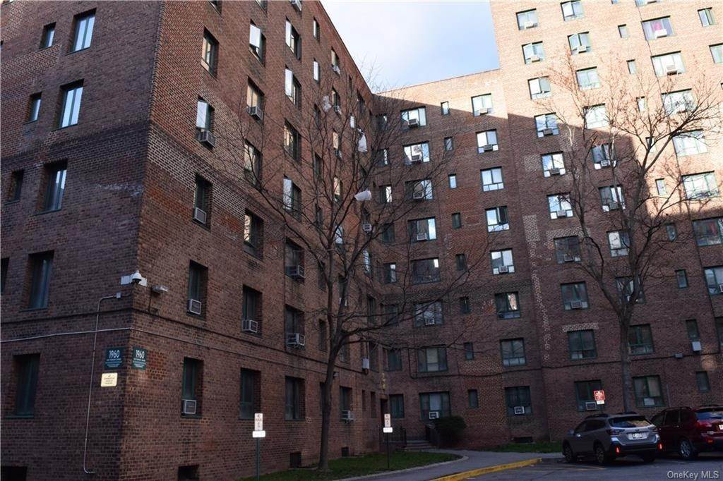 公寓 為 出售 在 Parkchester, Bronx, NY 10462