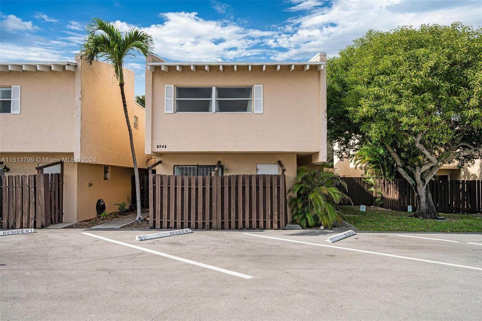 多棟聯建住宅 為 出售 在 Miami Shores, FL 33138