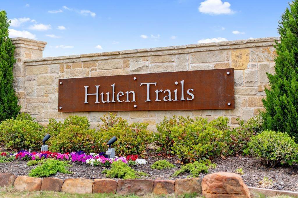 Hulen Trails byggnad vid 10620 Moss Cove Drive, Fort Worth, TX 76036