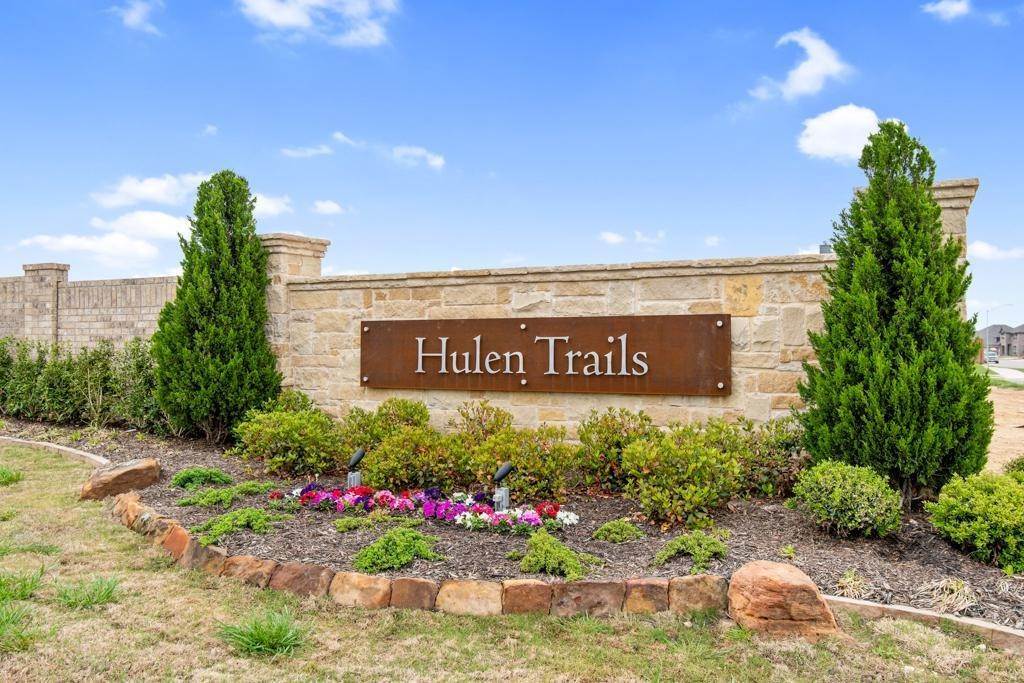 13. Hulen Trails byggnad vid 10620 Moss Cove Drive, Fort Worth, TX 76036