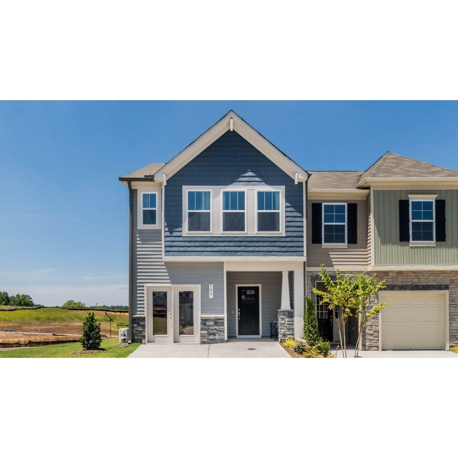 Spring Village Townhomes gebouw op 1133 Chalybeate Springs Road, Angier, NC 27501