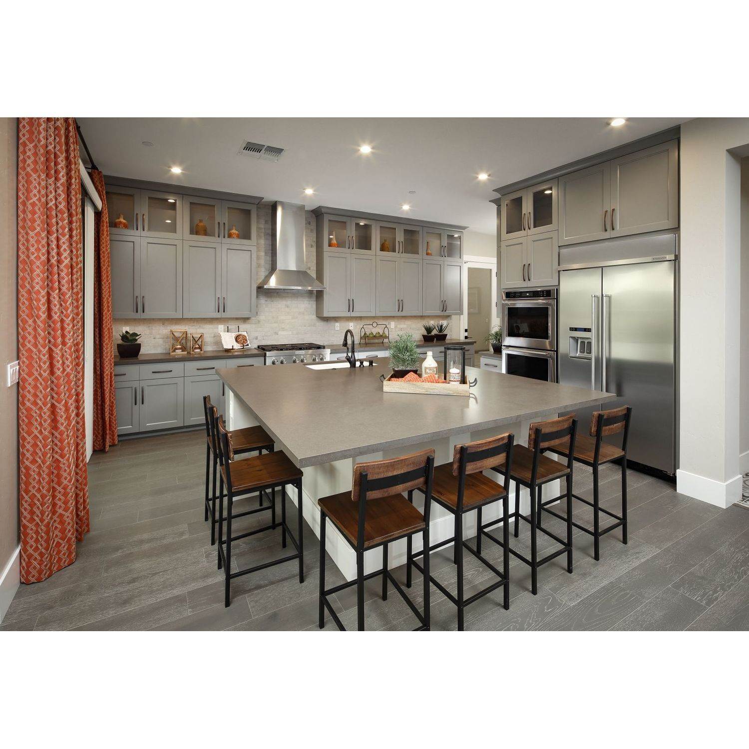 11. Turkey Creek Estates xây dựng tại 2036 Pinehurst Drive, Lincoln, CA 95648
