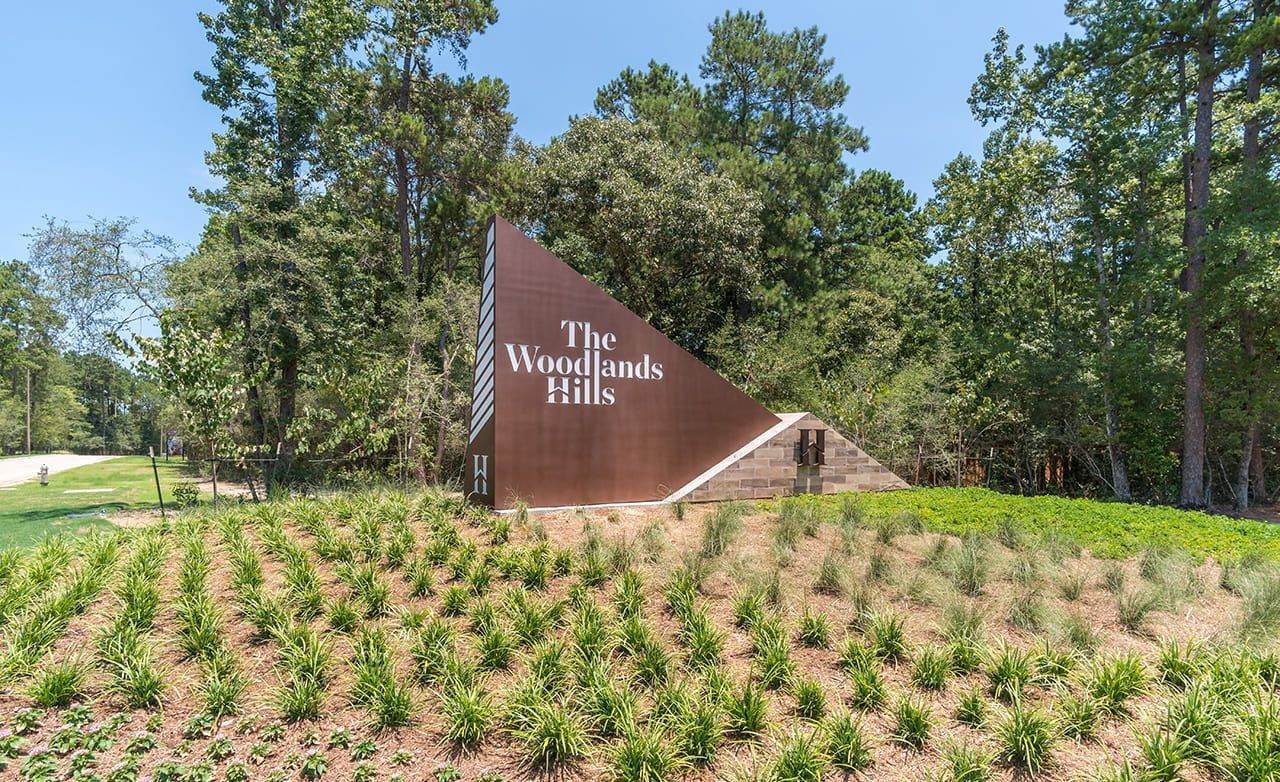26. The Woodlands Hills byggnad vid 156 Founders Grove Loop, Willis, TX 77318