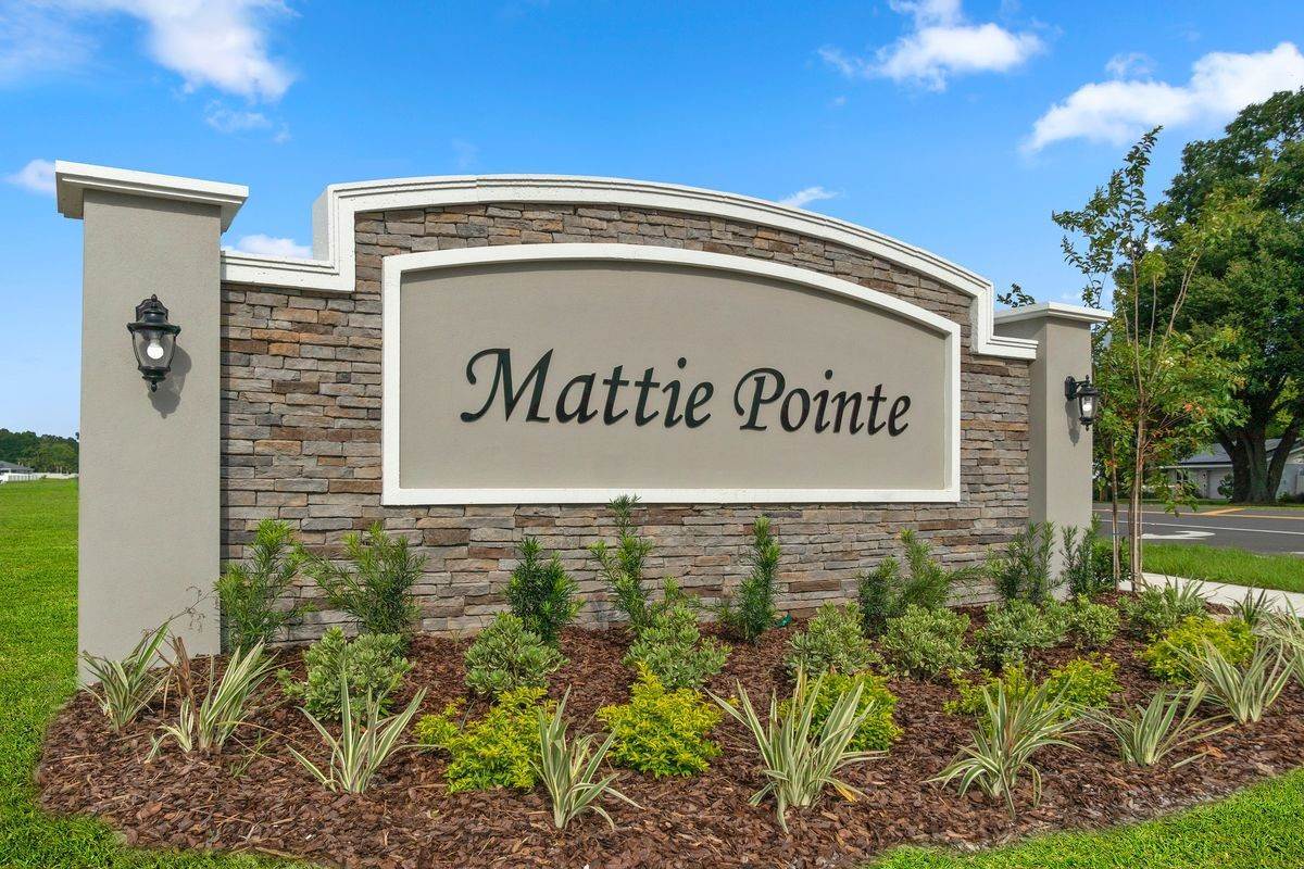 building at 1008 Mattie Pointe Way, Auburndale, FL 33823