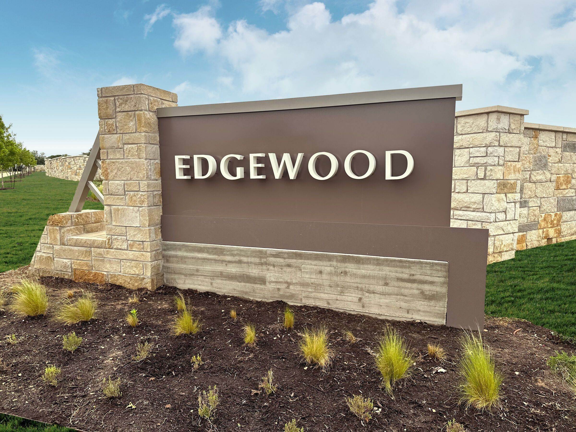 8. Edgewood bâtiment à 828 Sanger Lane, Leander, TX 78641