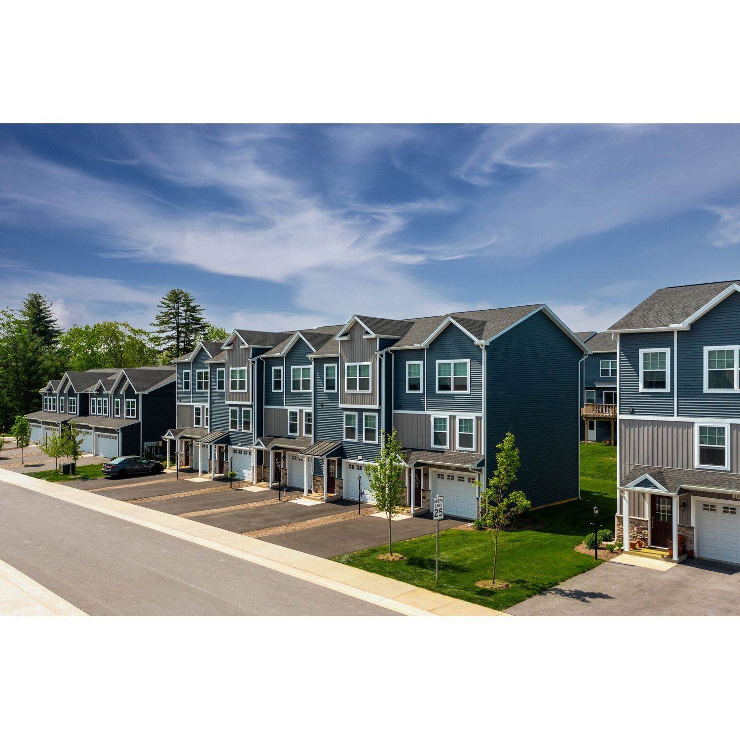 Grays Pointe - Townhomes Gebäude bei 115 Amicus Drive, Port Matilda, PA 16870