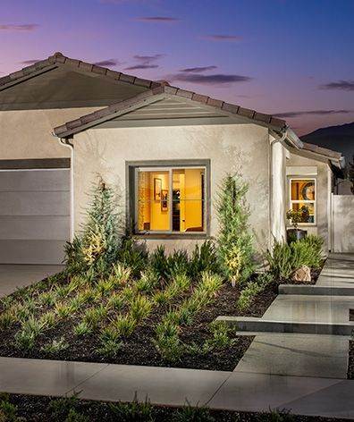 Rosa xây dựng tại 1555 Skystone Way, Beaumont, CA 92223