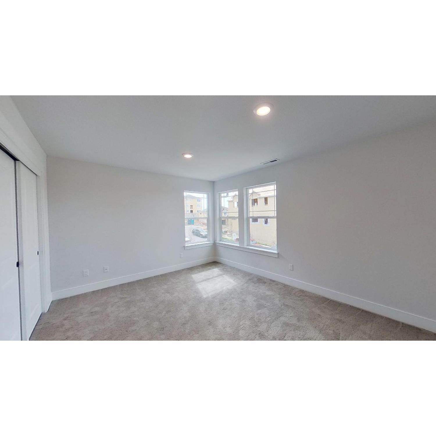 34. 16786 SW Leaf Lane, Tigard, OR 97224에 South River Terrace Innovate Condominiums 건물