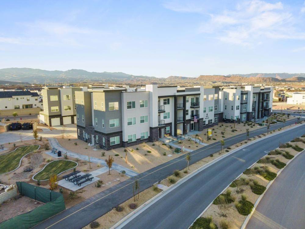 13. Desert Color - St. George (Condos) xây dựng tại 5801 South Garnet Drive, St. George, UT 84790