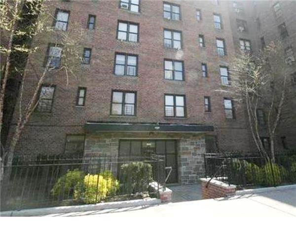 Parkway Apartments здание в 2860 Bailey Avenue, Kingsbridge, Bronx, NY 10463