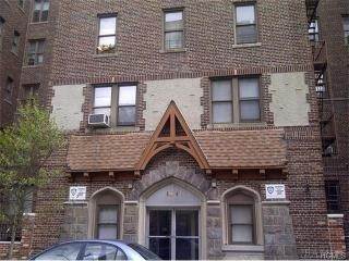 byggnad vid 2922 Barnes Avenue, Olinville, Bronx, NY 10467