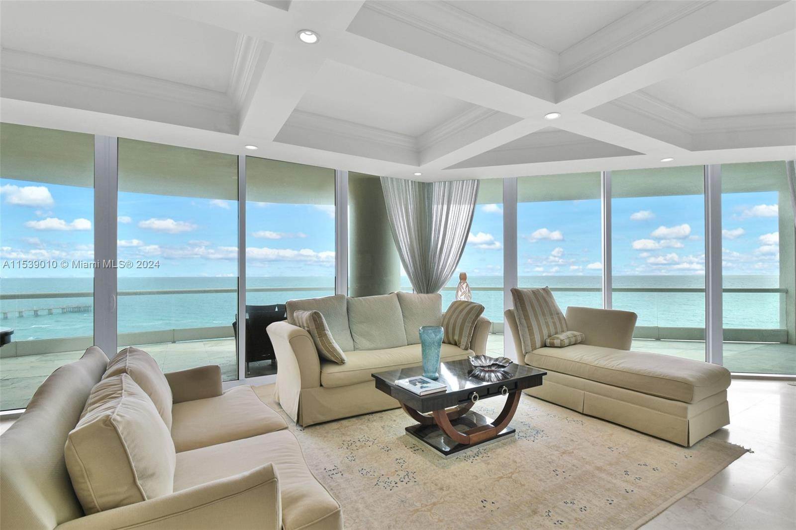 Condominium voor Verkoop op Sunny Isles Beach, FL 33160
