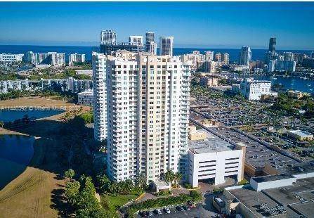 Condominium voor Verkoop op Hallandale Beach, FL 33009
