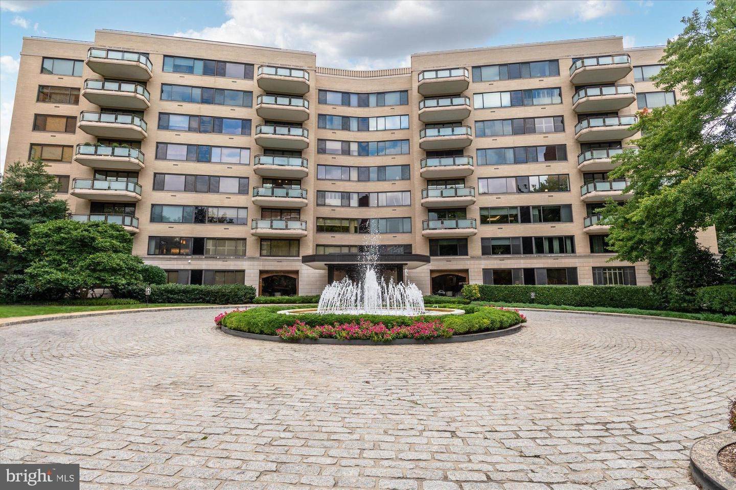 Condominium voor Verkoop op 2700 Calvert St NW Woodland-Normanstone Terrace, Washington, DC 20008