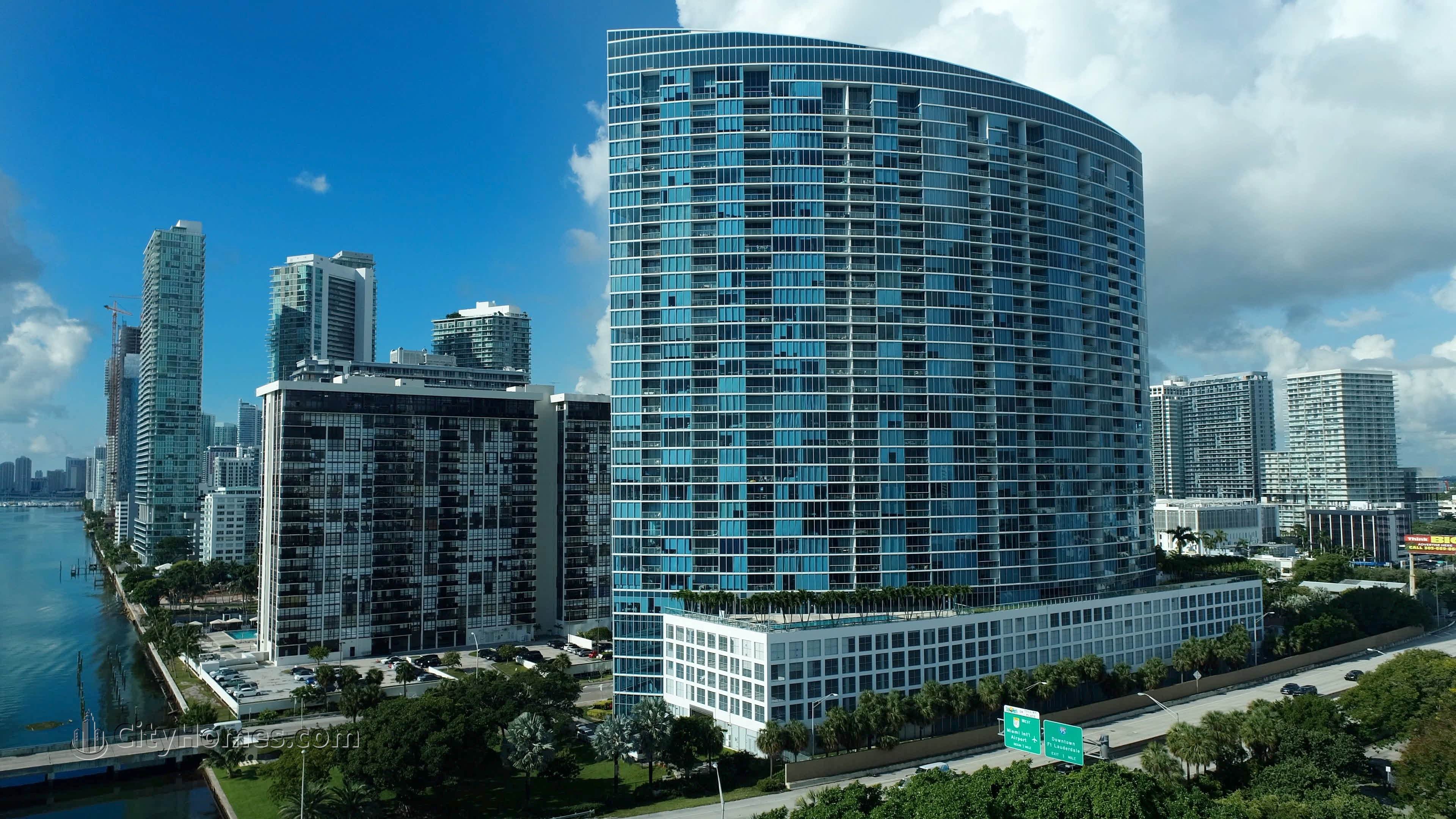 Blue building at 601 NE 36th St, Edgewater, Miami, FL 33137
