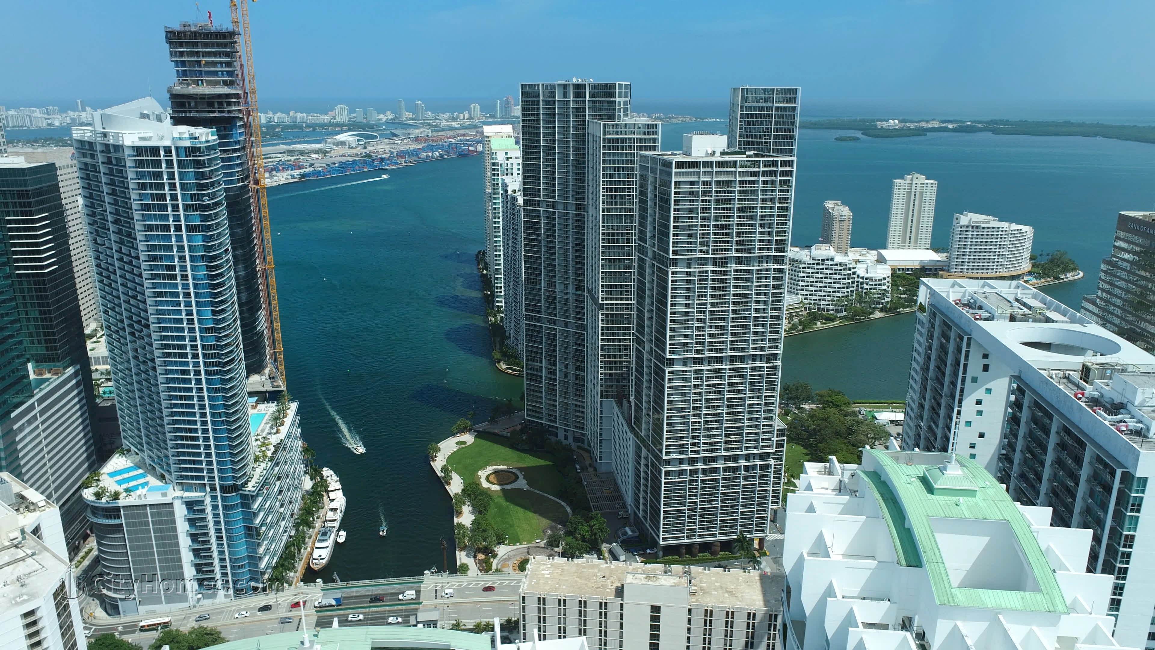 2. ICON Brickell Tower 1 xây dựng tại 465 And 475 Brickell Ave, Miami, FL 33131