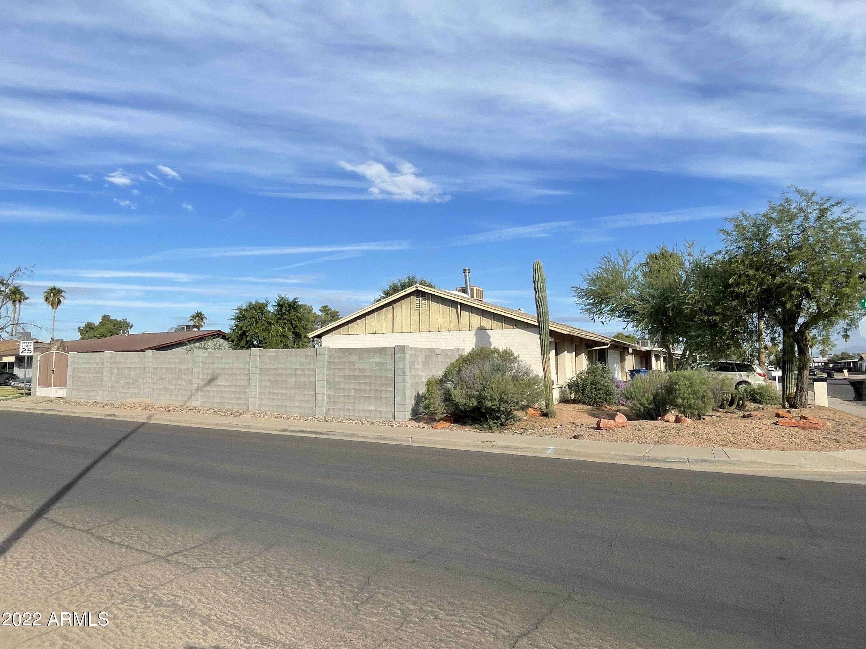 18. Single Family for Sale at Mesa, AZ 85201