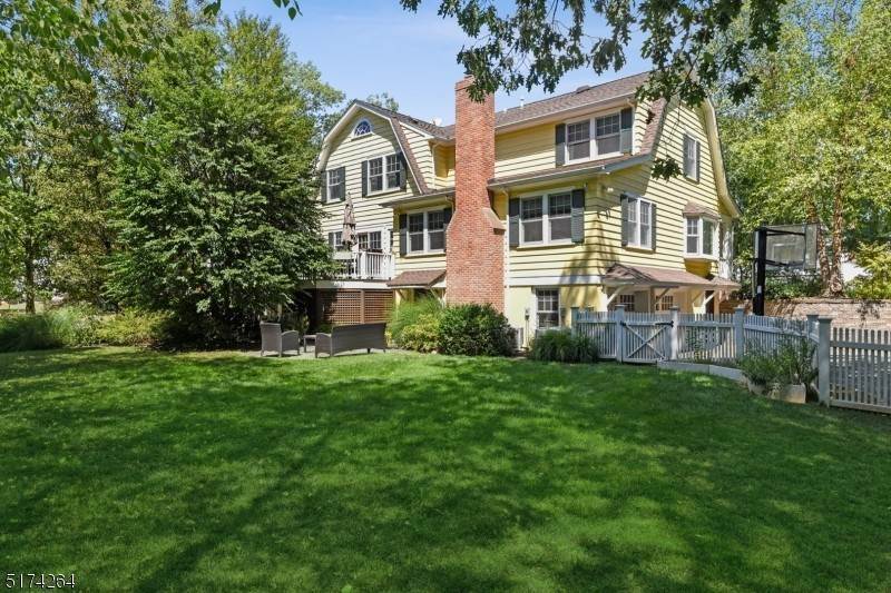 23. Single Family for Sale at Madison, NJ 07940