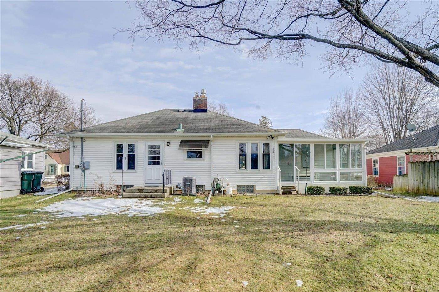2. Single Family for Sale at Sun Prairie, WI 53590