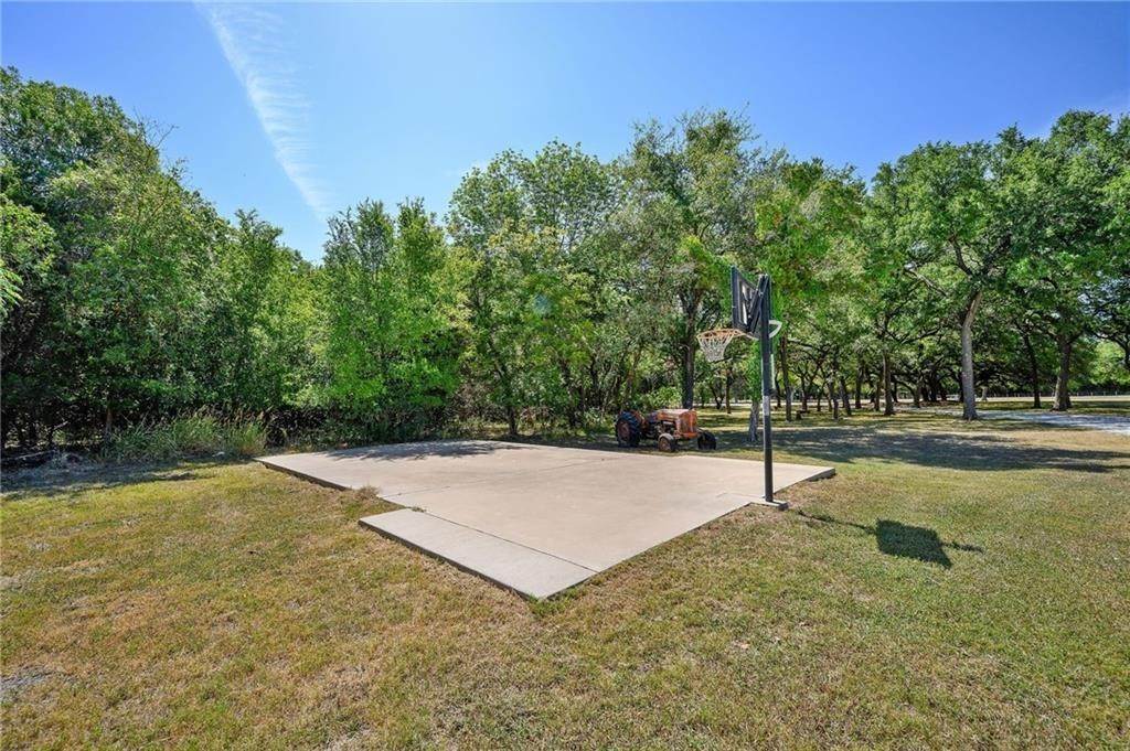 11. Single Family for Sale at Clifton, TX 76634