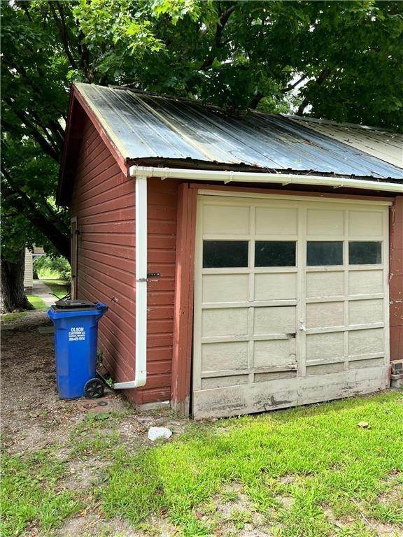 16. Single Family for Sale at Madison, MN 56256