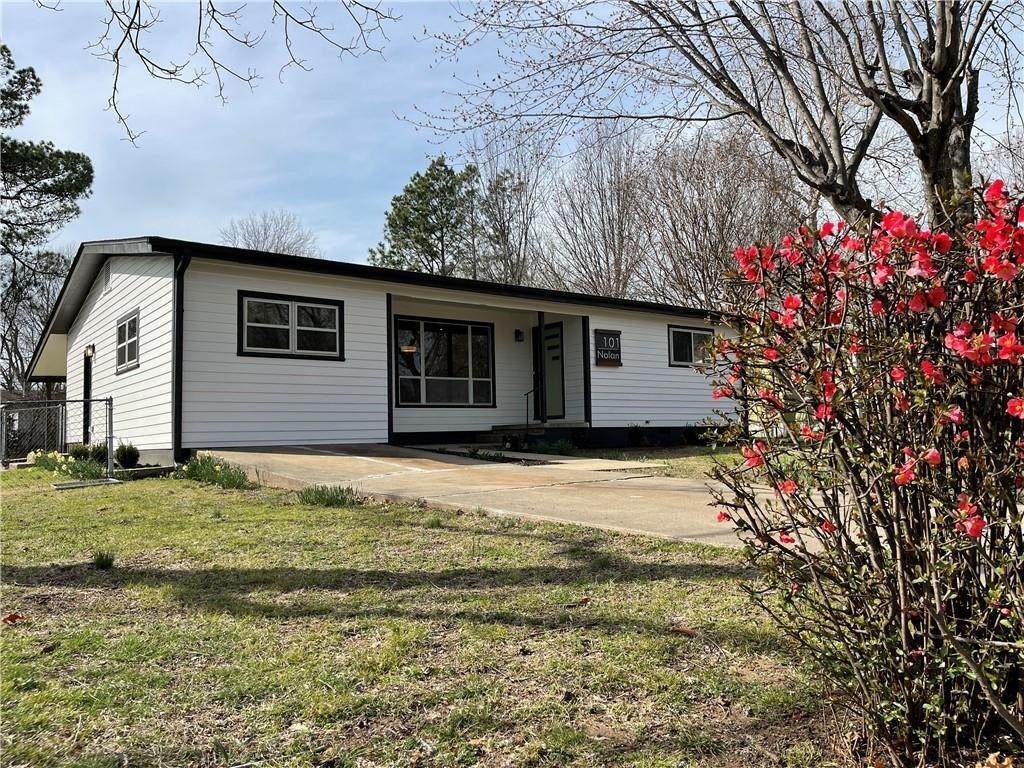13. Single Family for Sale at Fayetteville, AR 72703