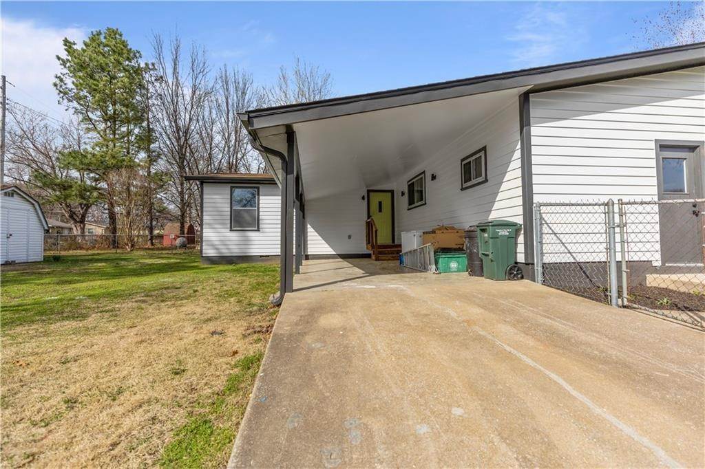 27. Single Family for Sale at Fayetteville, AR 72703