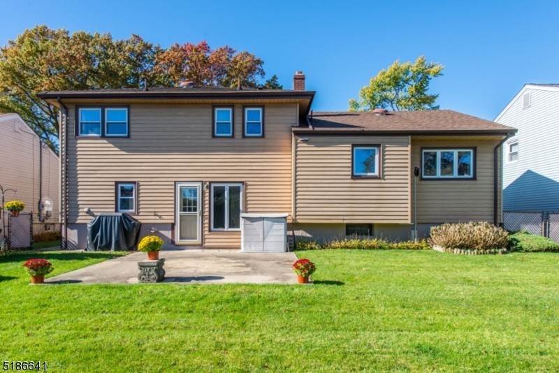 16. Single Family for Sale at Clifton, NJ 07012