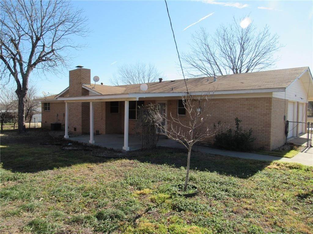 7. Single Family for Sale at Clifton, TX 76634