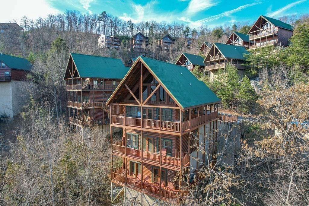 Single Family for Sale at Pigeon Forge, TN 37863
