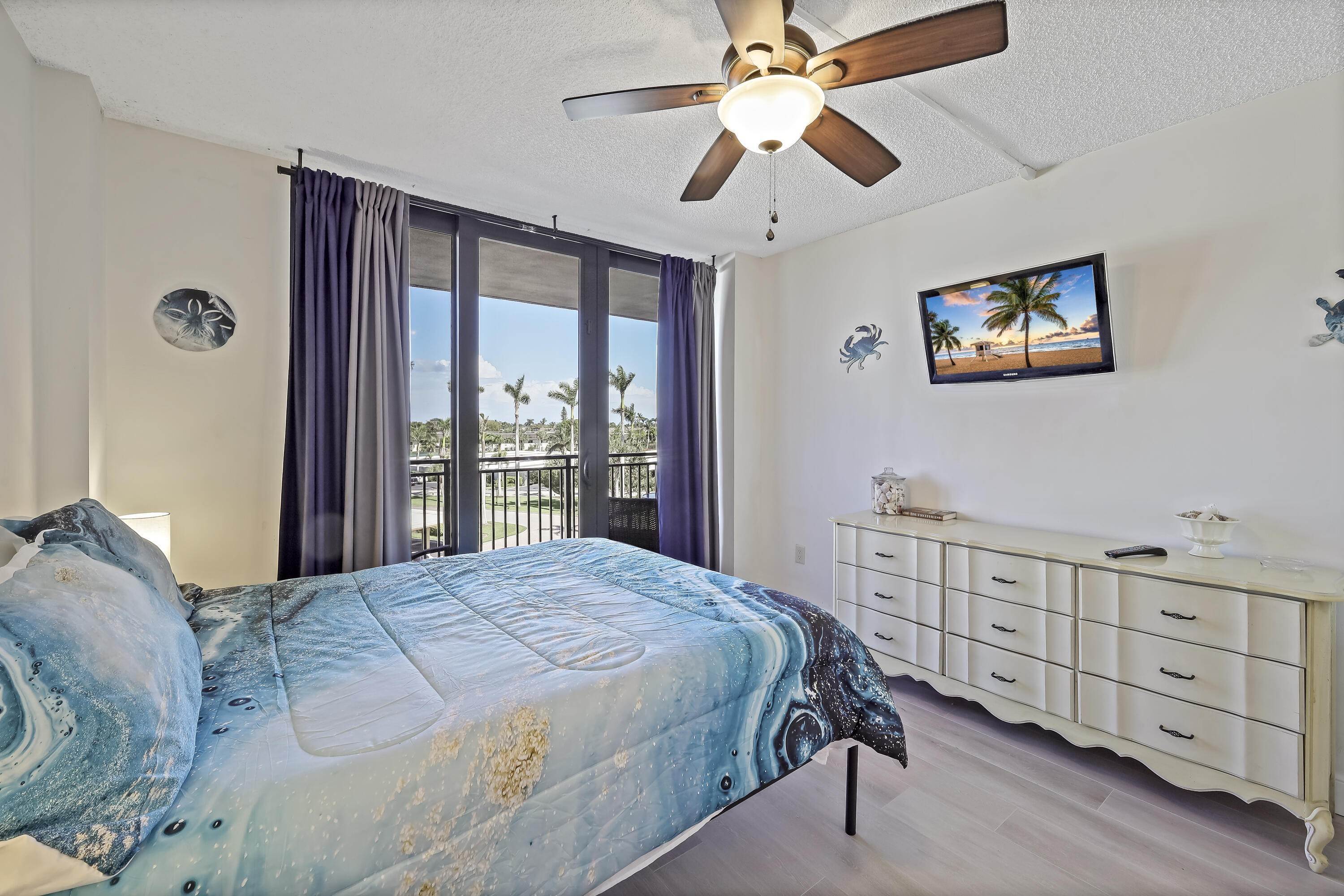 18. Condominium for Sale at Marco Island, FL 34145