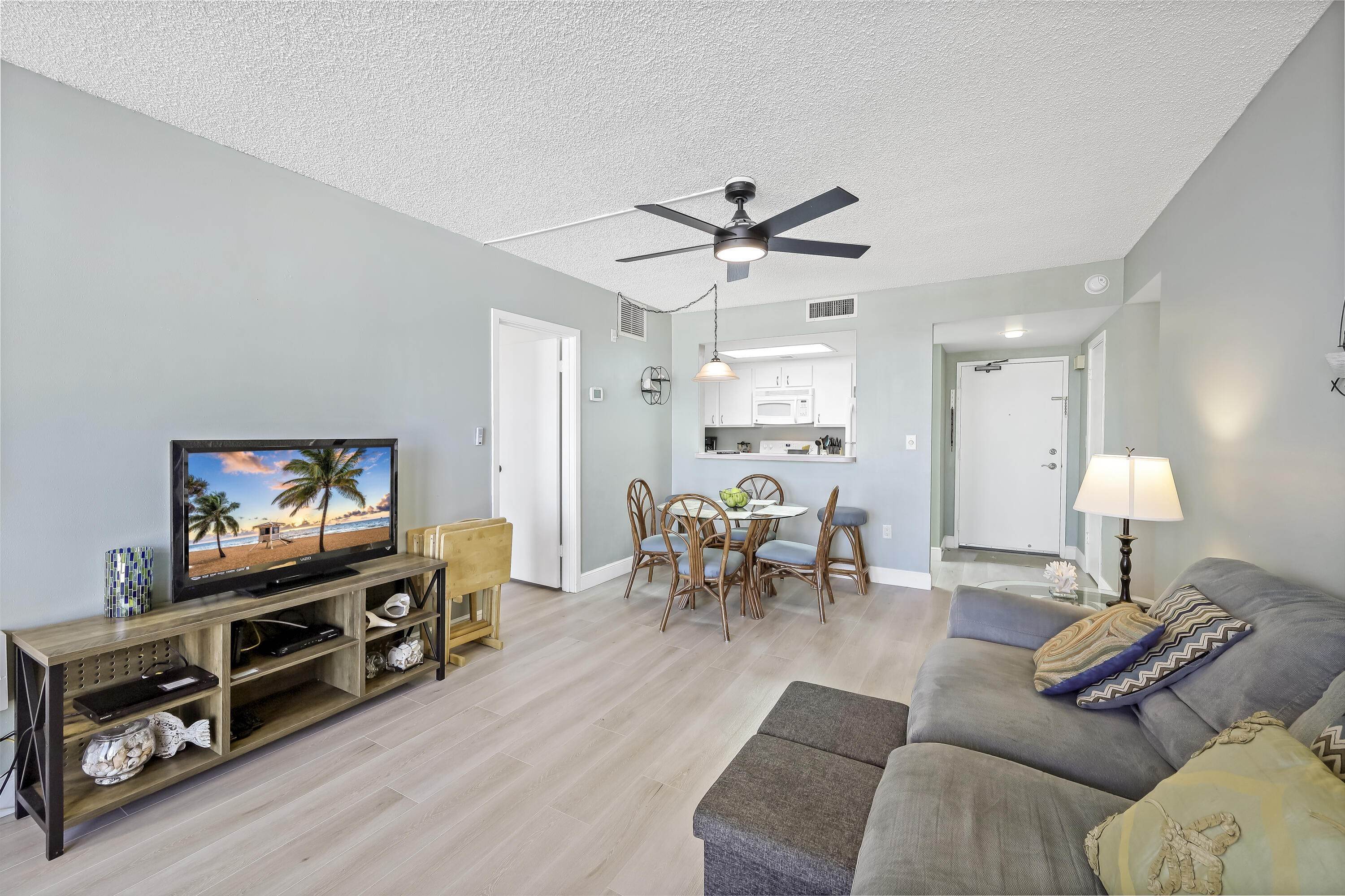 6. Condominium for Sale at Marco Island, FL 34145