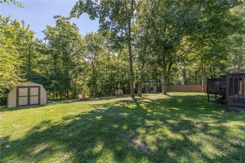 25. Single Family for Sale at Madison, OH 44057