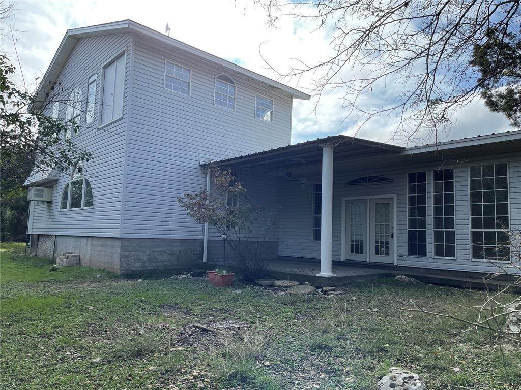 25. Single Family for Sale at Clifton, TX 76634