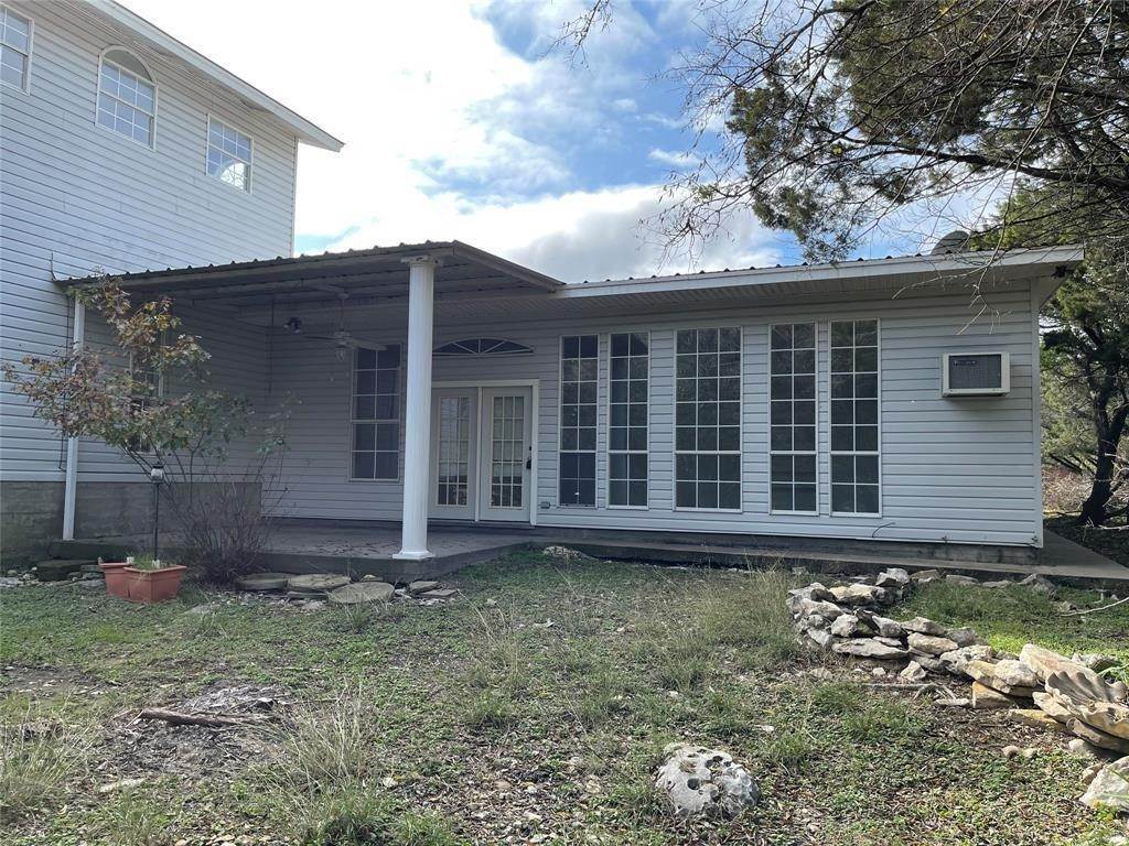 24. Single Family for Sale at Clifton, TX 76634