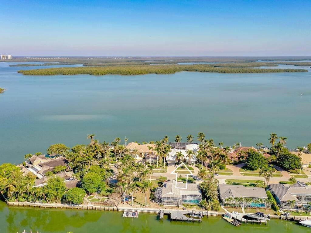 38. Single Family for Sale at Marco Island, FL 34145