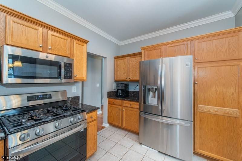 9. Townhouse for Sale at Clifton, NJ 07013