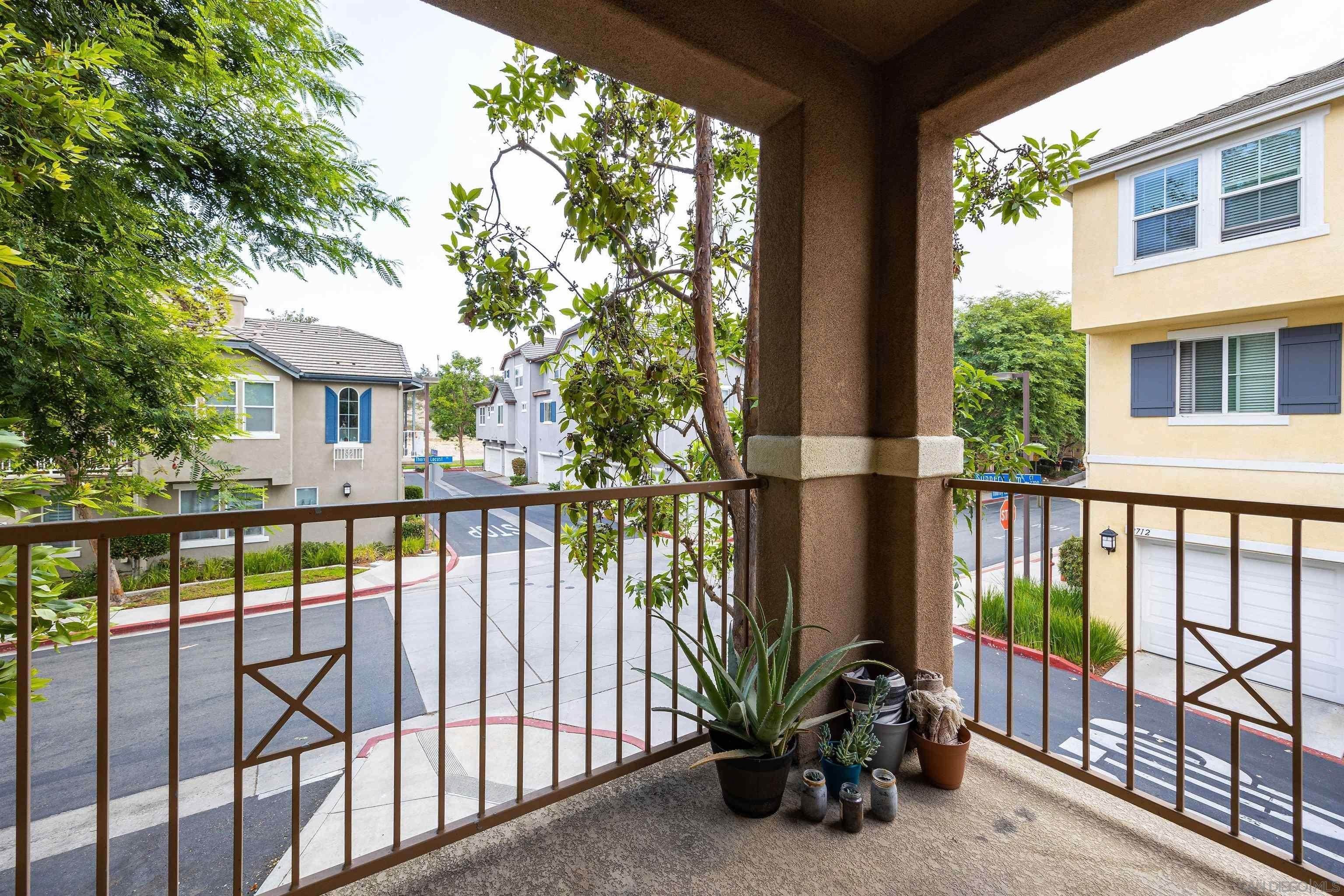 7. Townhouse for Sale at Chula Vista, CA 91915