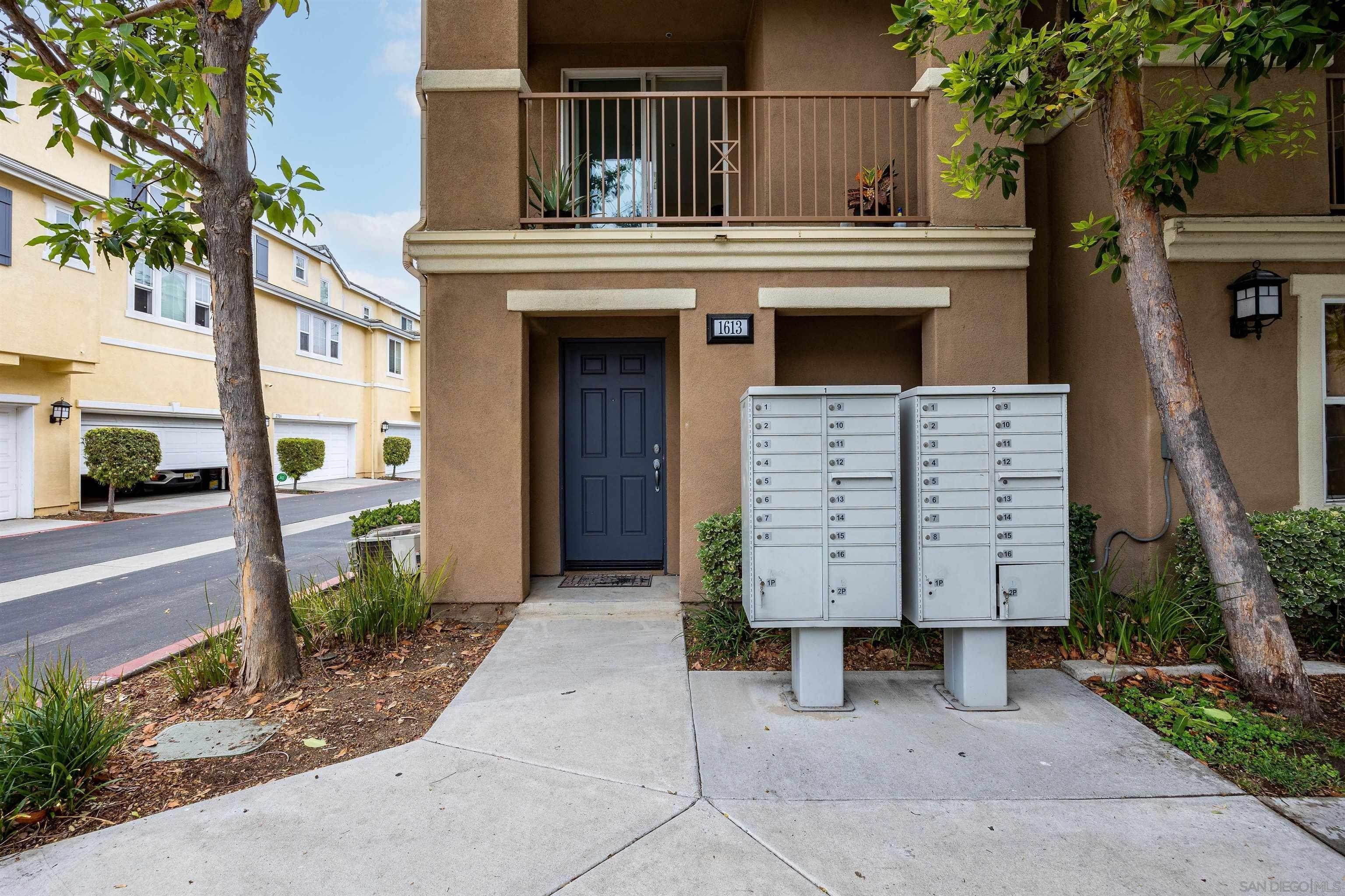 18. Townhouse for Sale at Chula Vista, CA 91915