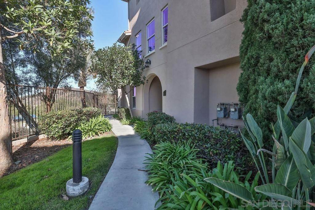 4. Townhouse for Sale at Chula Vista, CA 91914