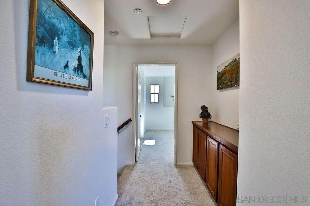 36. Townhouse for Sale at Chula Vista, CA 91914